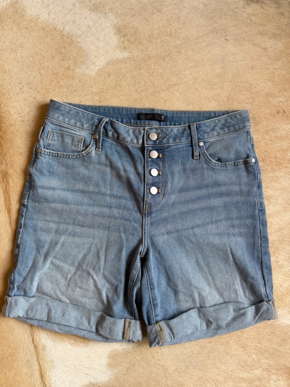 Simply Vera Vera Wang Denim Blue Button fly Women's Shorts - size 10